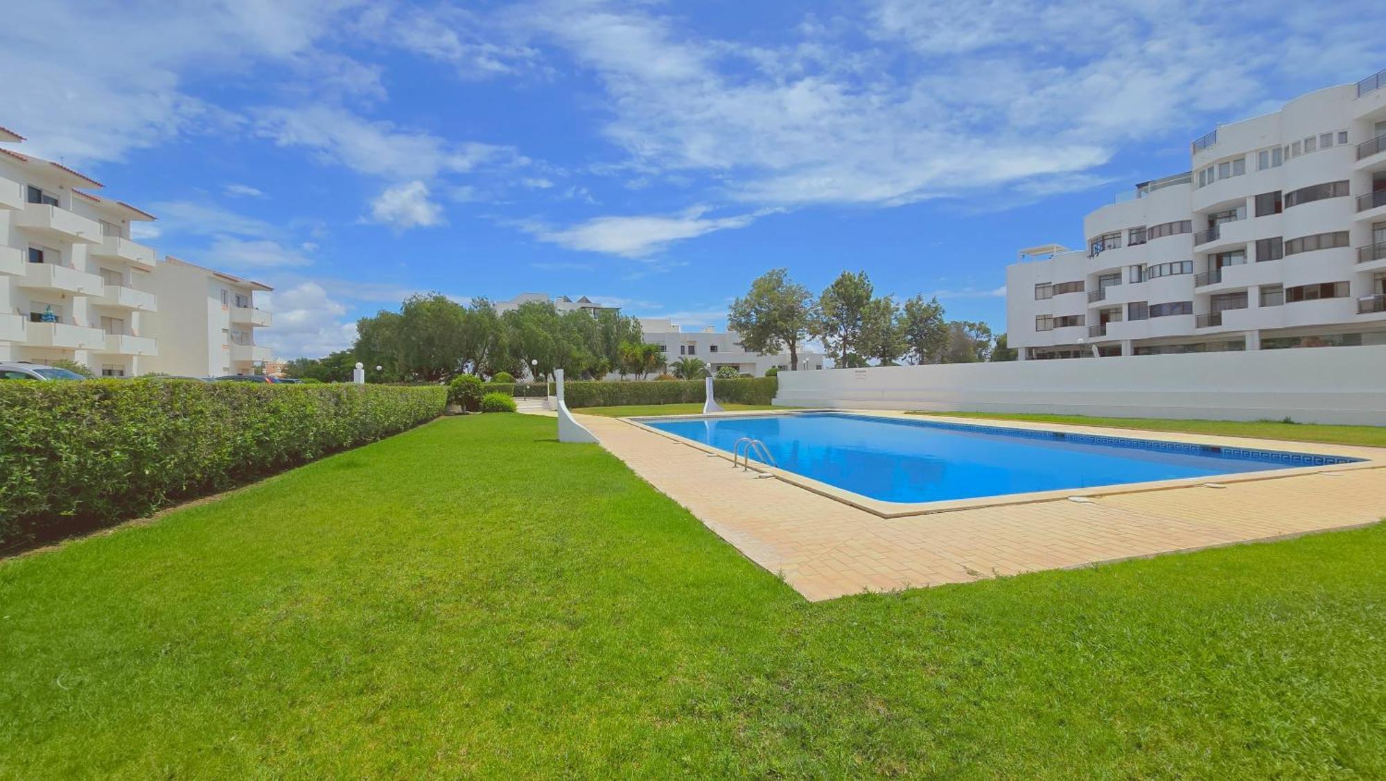 Praia Eulalia With Pool And 5 Minutes From The Beach Albufeira Extérieur photo